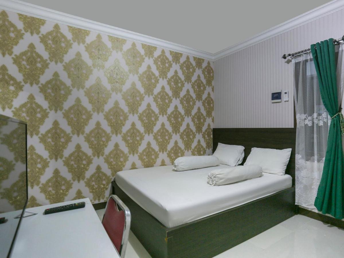 Oyo Life 3520 Indoniaga Palace Tangerang Luaran gambar